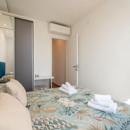 With Terrace Apartman