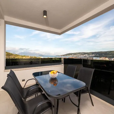 Appartement With Terrace Trogir