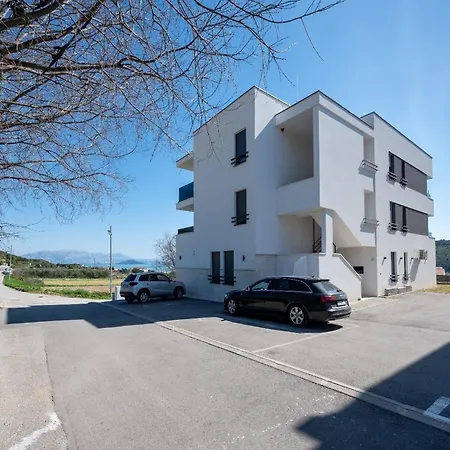 Appartement With Terrace Trogir