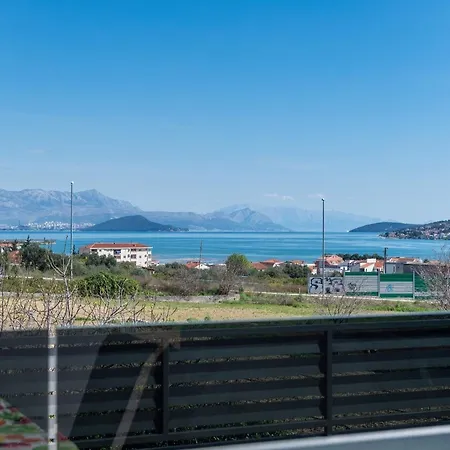With Terrace Apartament Trogir